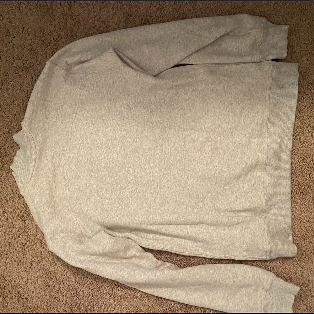 Lululemon Sweatshirt / Pullover. Never worn. Size XS/S!